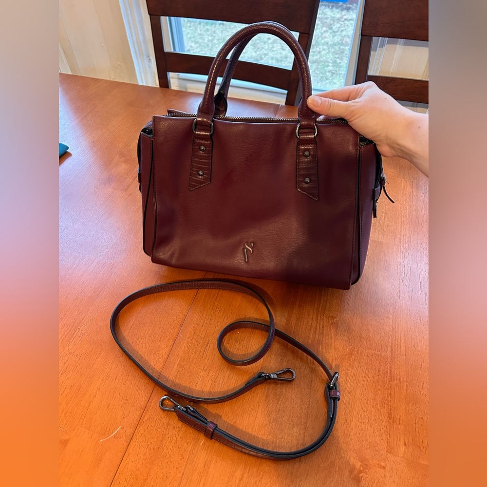 Simply Vera- Vera Wang small purple handbag!